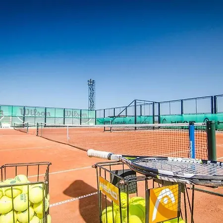 Studio в апарт-отеле Holiday Fort Golf Club アパート *