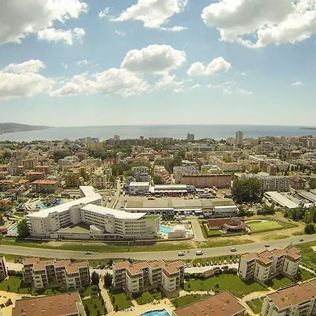 Studio в апарт-отеле Holiday Fort Golf Club